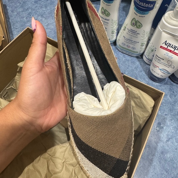 Burberry espadrilles size 38, used only once. Comes with boxes - Picture 6 of 8
